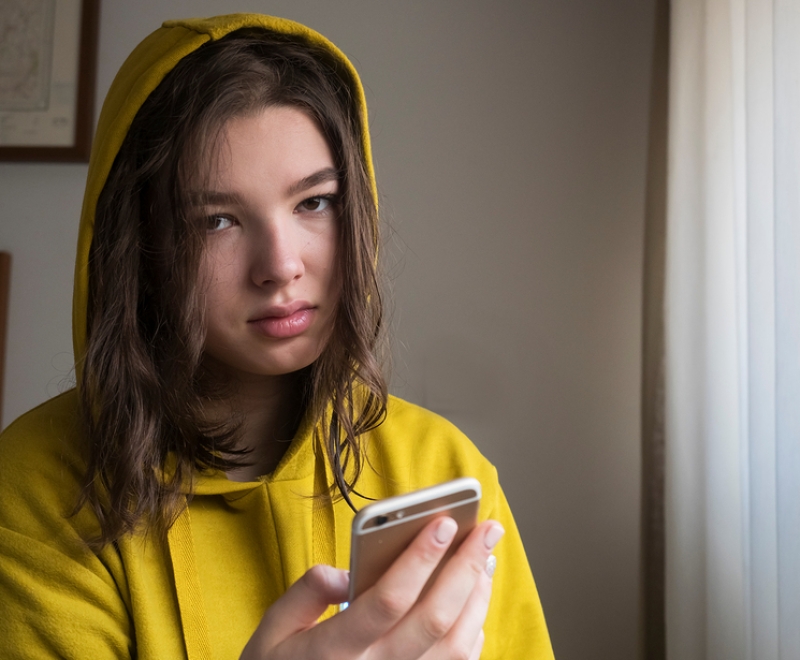 Tristezza curata con la gioia di vivere, pensare positivo e buona socializzazione.